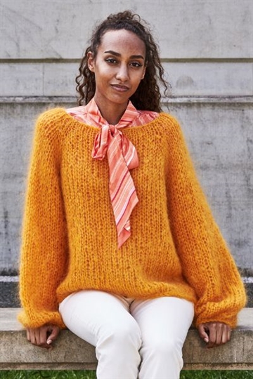 Oversize raglansweater i Bella by Permin